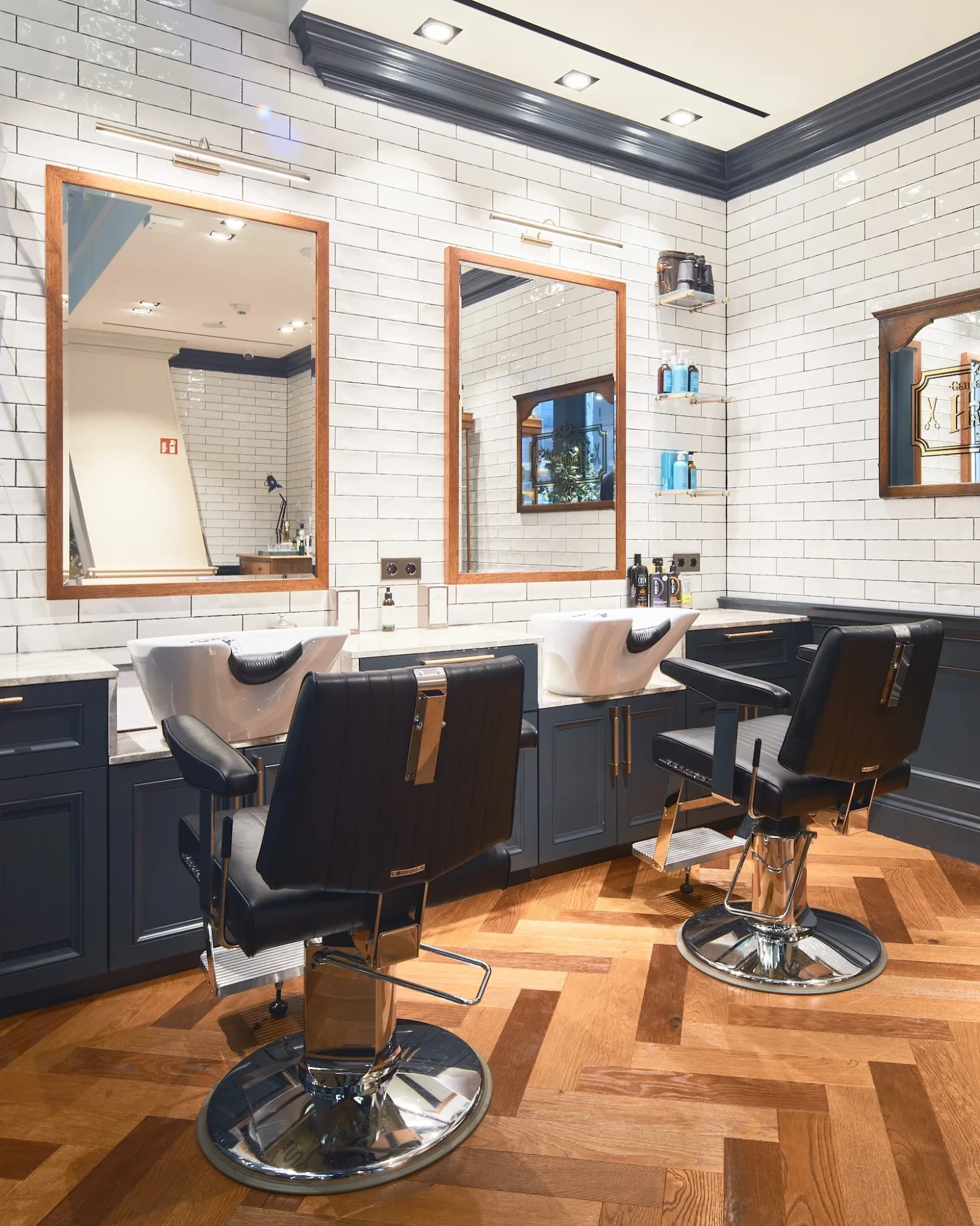 08_riz_hackett-bespoke-barbers.webp